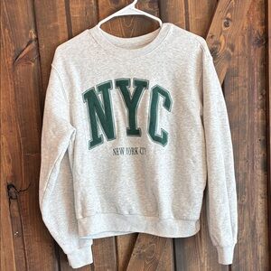 Hollister Gray and Green NYC Women's Sweatshirt crewneck